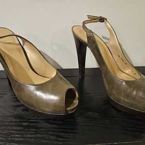Size 7.5 Stuart Weitzman leather peep toe heels in military fatigue